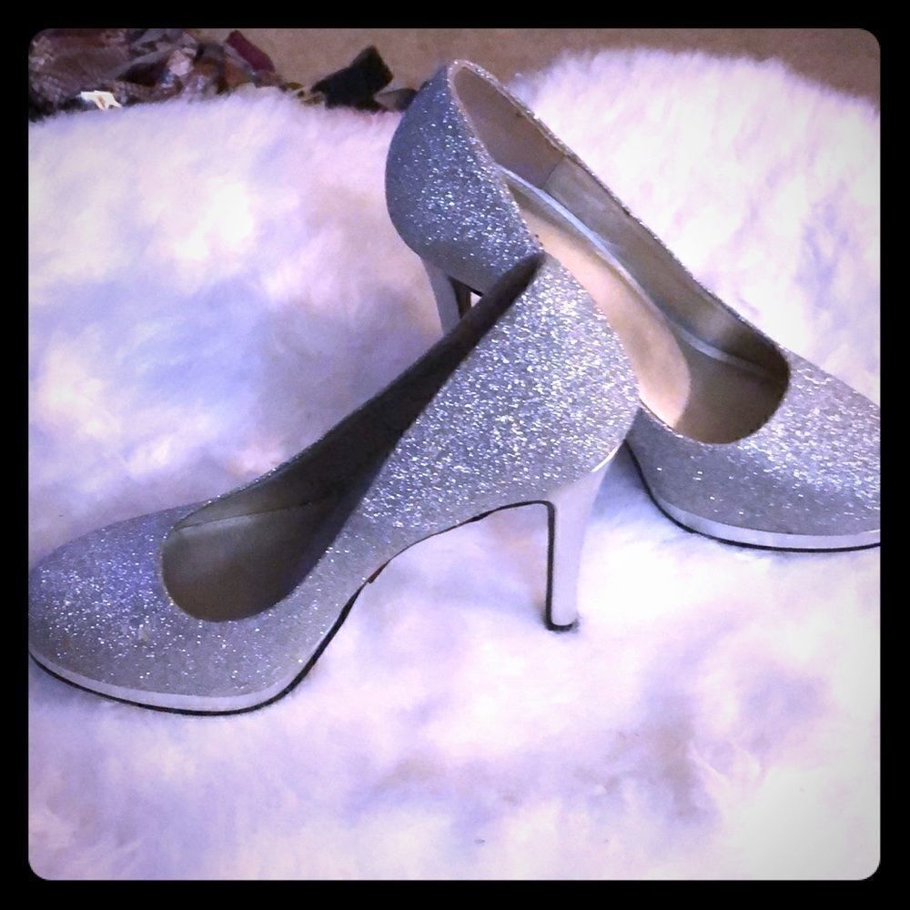 🔥5th Ave stunning, sexy silver glitter high heels. With trim . Very sexy - Picture 2 of 6